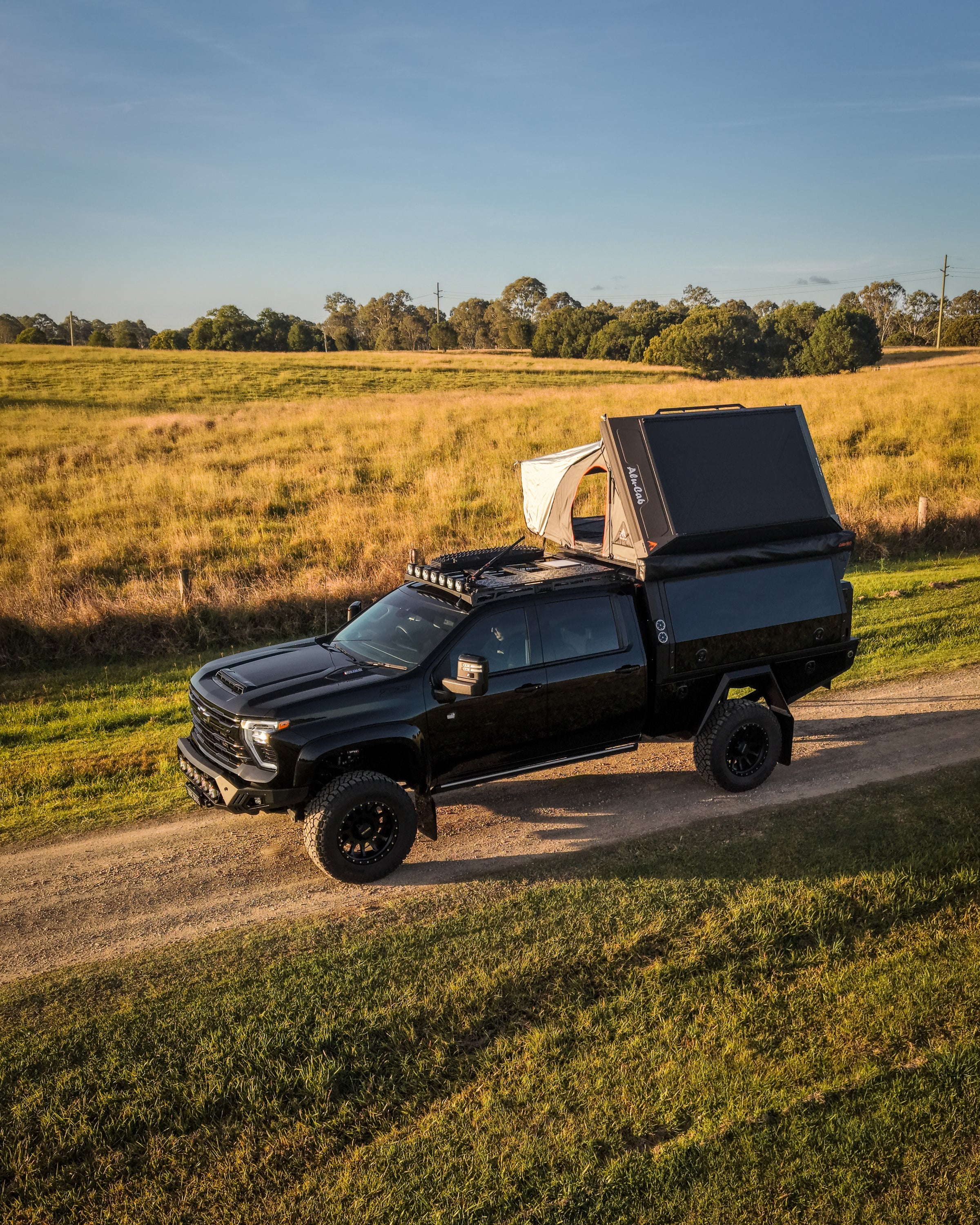 Alu-Cab touring setup fitted to a 4WD