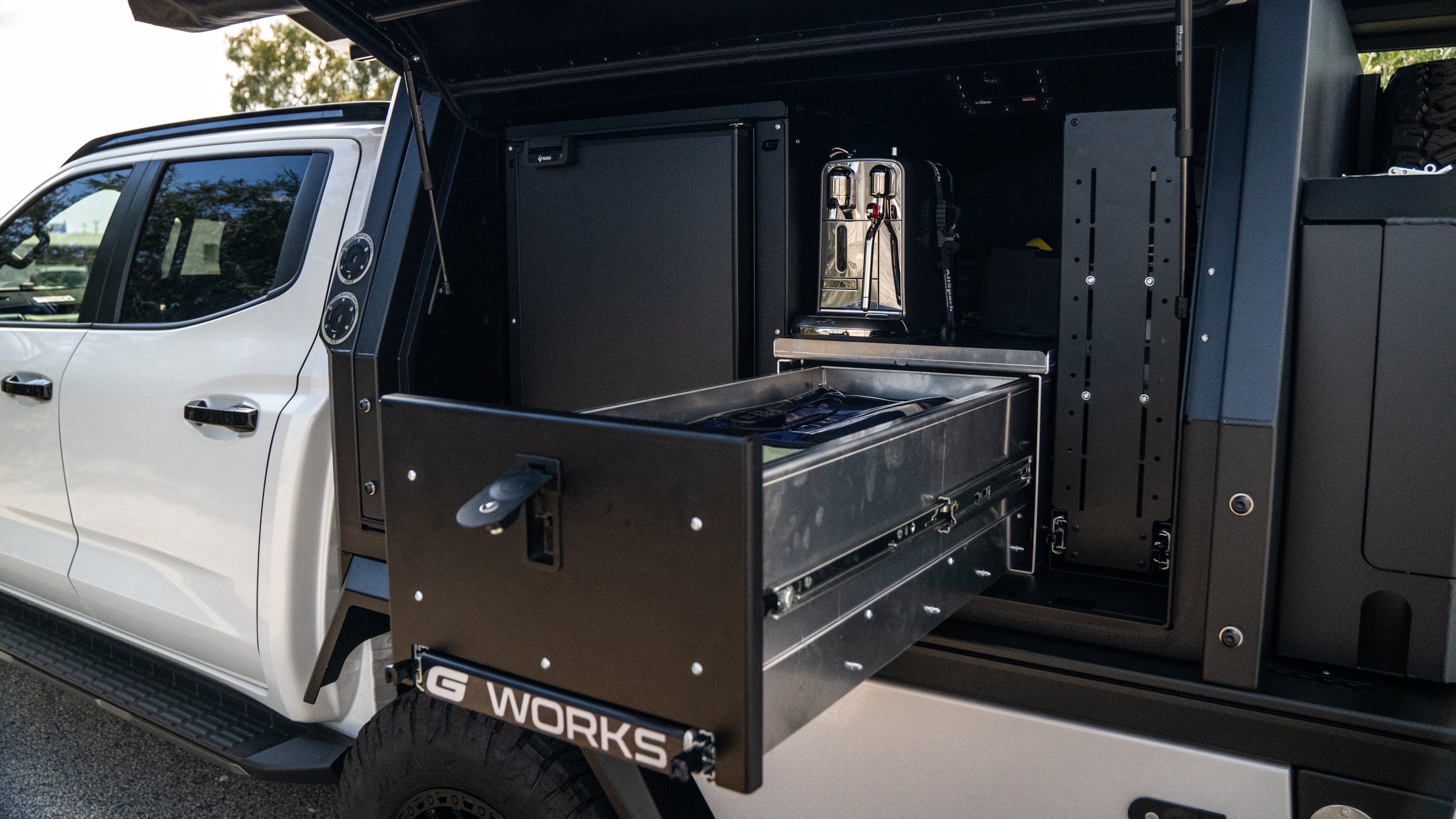 GWorks Triton aluminium tray and canopy